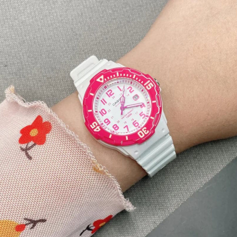 ساعت کاسیو Casio زنانه مدل LRW-200H-4B